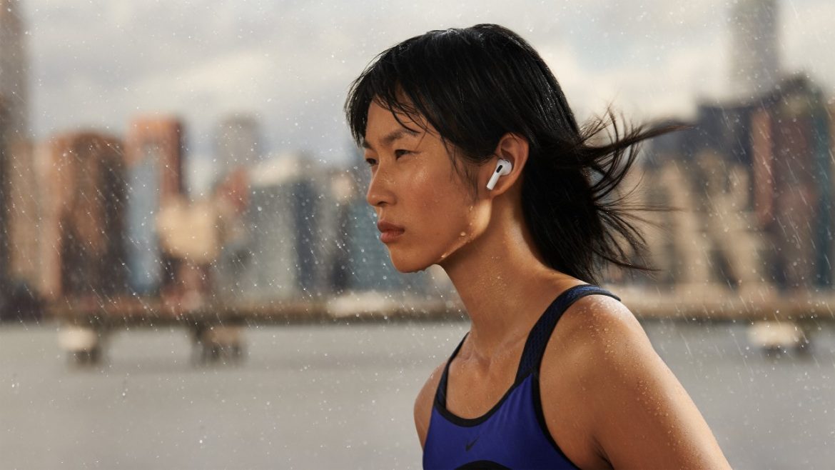 apple_airpods-3rd-gen_lifestyle-01_screen