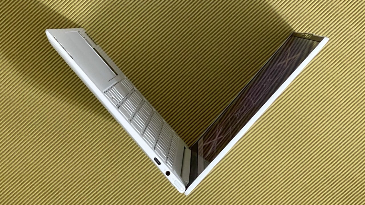 The Slim 7i Carbon is svelte but in no way flimsy.