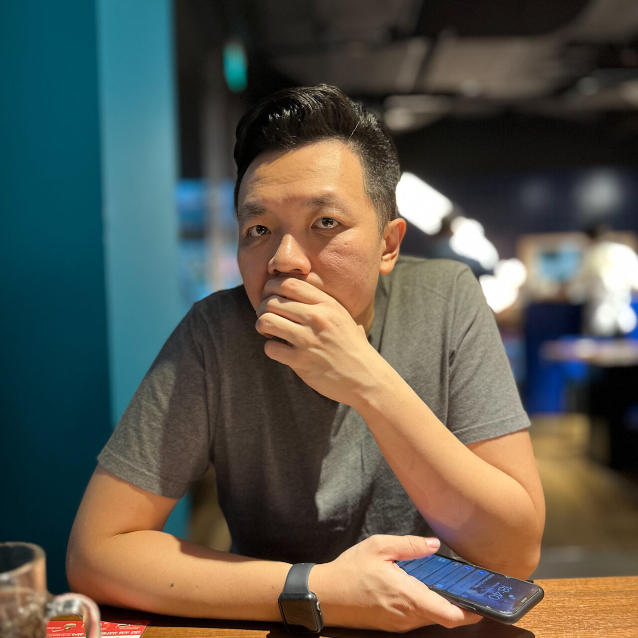 The phone decided that the menu should be in focus. A reminder that you should compose your shots carefully.