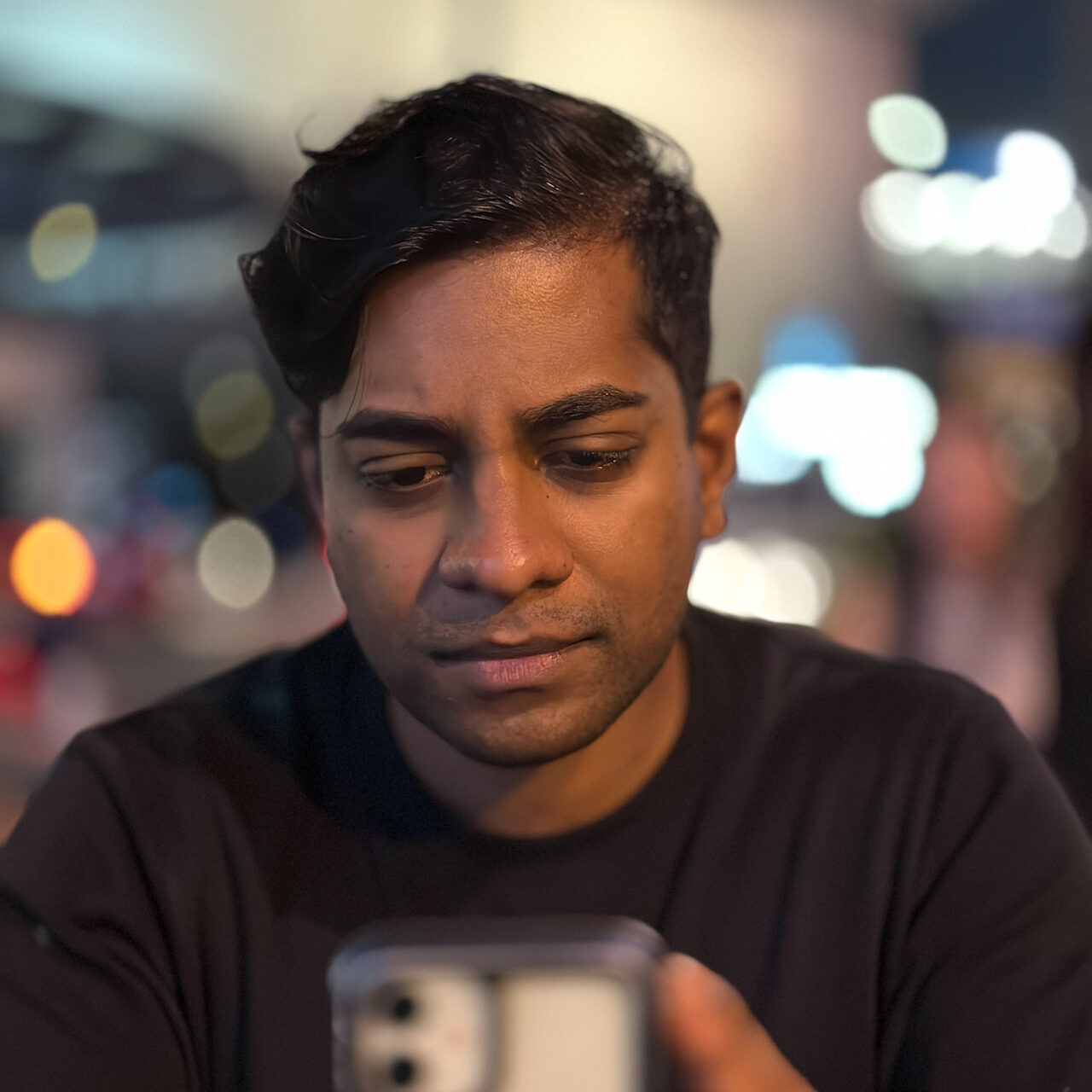 The bokeh on the front is very slightly unnatural, but pretty close.