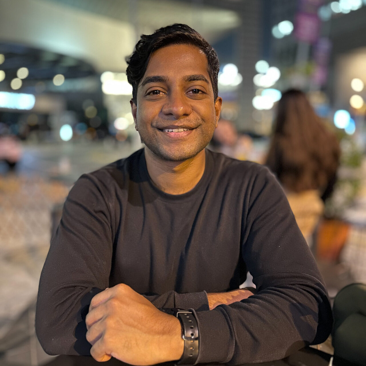 Portraits in nightspots still look pretty good; this with portrait mode...