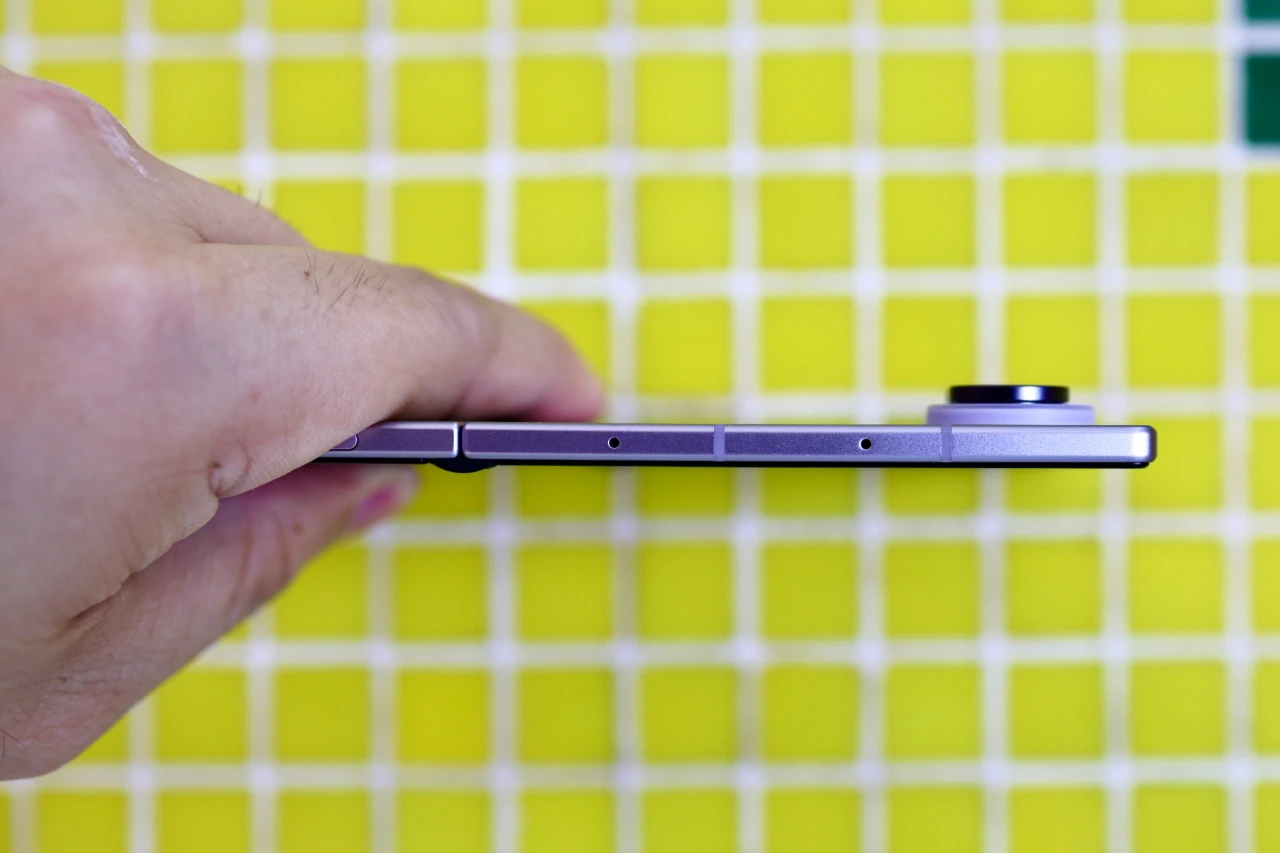 The Fold8 is very slim in tablet form.