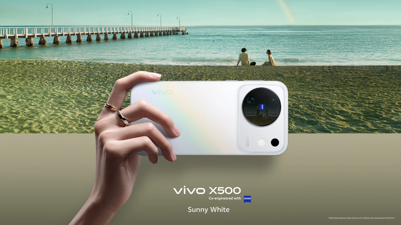 Sunny White vivo X500 shown in promotional imagery.